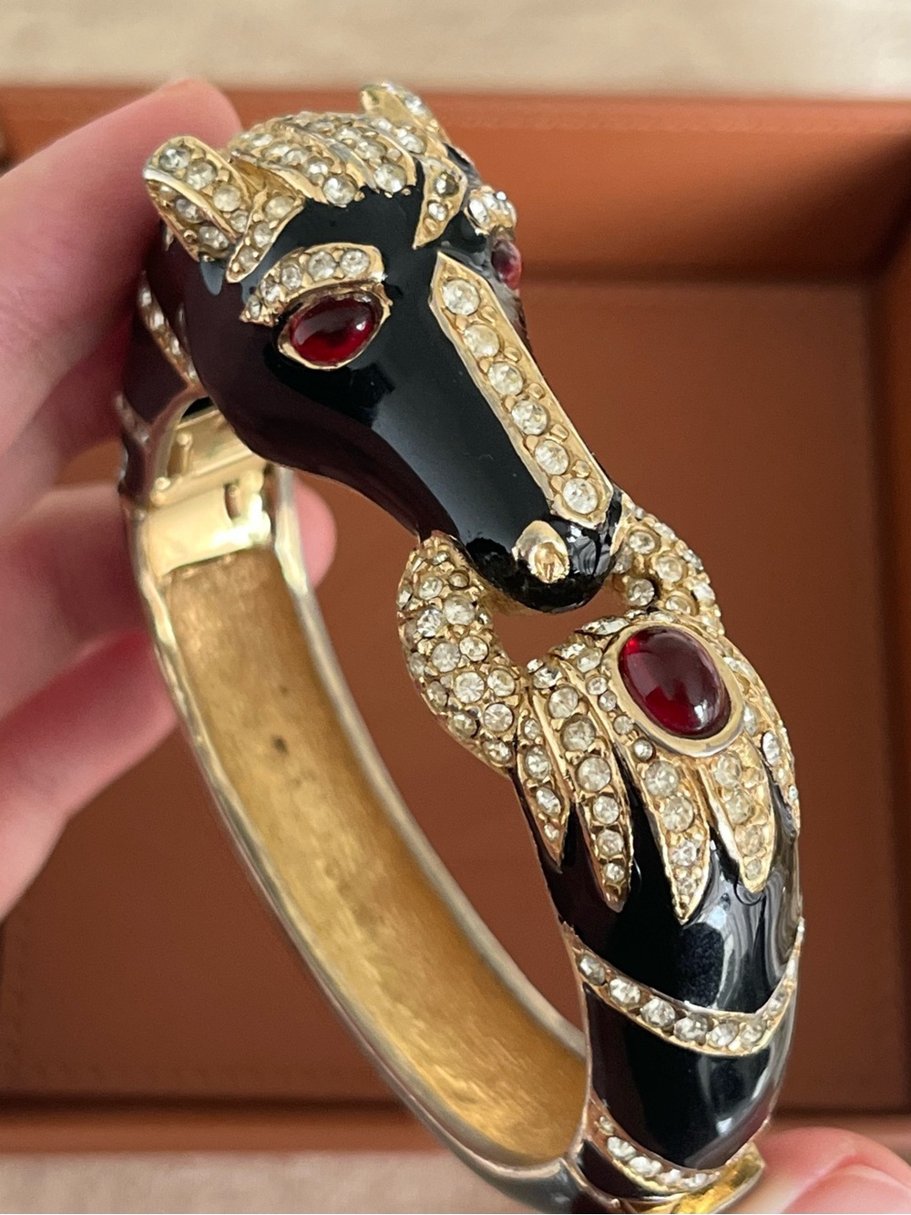Vintage Ciner Zoo Animal Head Horse Holding Ring Red Glass Black Enamel Bangle - Picture 5 of 13